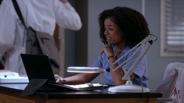 Microsoft Surface Laptop in Grey's Anatomy S19E18 "Ready to Run" (2023) - 369446
