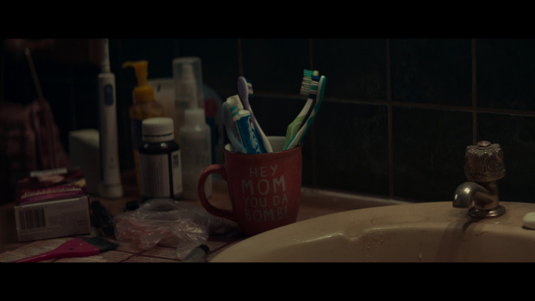 Crest Toothpaste in Evil Dead Rise (2023) - 367808