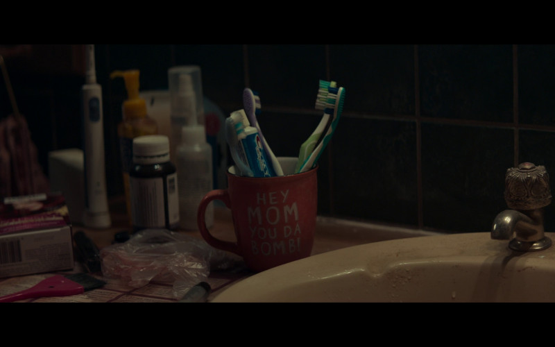 Crest Toothpaste in Evil Dead Rise (2023)