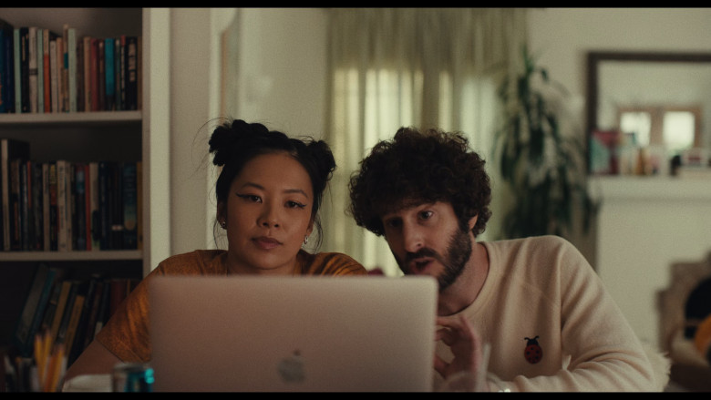 Apple MacBook Laptop Used by Christine Ko as Emma in Dave S03E09 "Dream Girl" (2023) - №374438