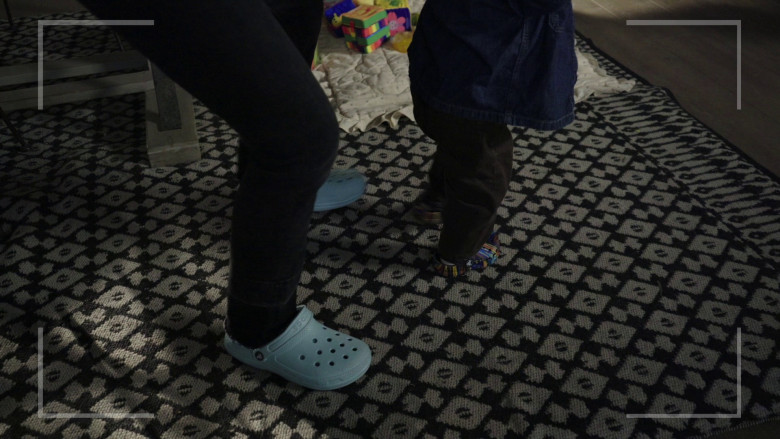 Crocs Shoes in A Million Little Things S05E13 "One Big Thing" (2023) - 367232