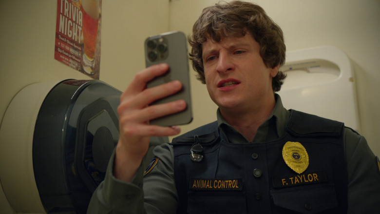 Apple iPhone Smartphone in Animal Control S01E12 "Unicorns and Mountain Lions" (2023) - 367248
