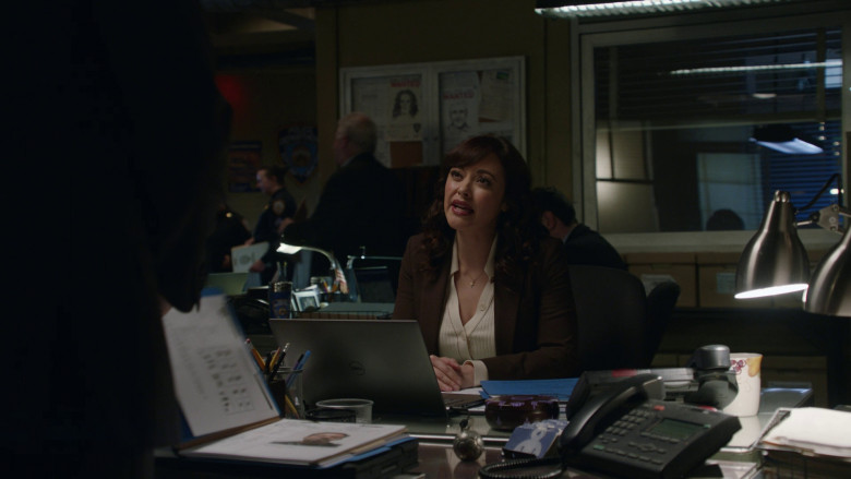 Dell Laptop in Blue Bloods S13E19 "Fire Drill" (2023) - 367687