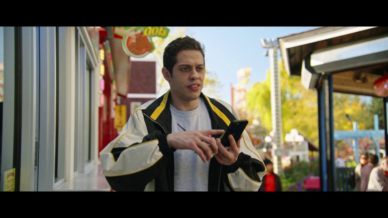 Apple iPhone Smartphone of Pete Davidson in Bupkis S01E05 "For Your Amusement" (2023) - 367125