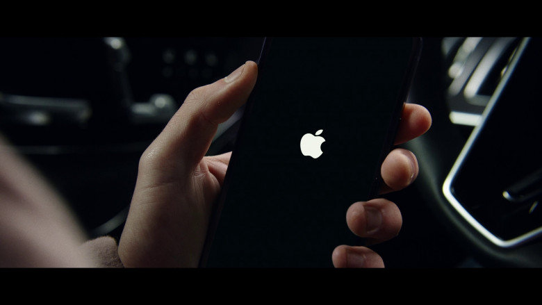 Apple iPhone Smartphone in Bupkis S01E08 "Show Me the Way" (2023) - 367182