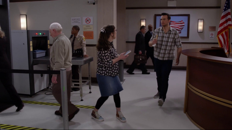 Vans High Top Sneakers Worn by Mayim Bialik in Call Me Kat S03E22 "Call Me a Donut Wall" (2023) - 367266