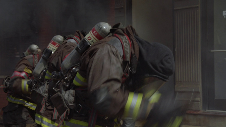 3M Scott SCBA in Chicago Fire S11E19 "Take a Shot at the King" (2023) - 367272