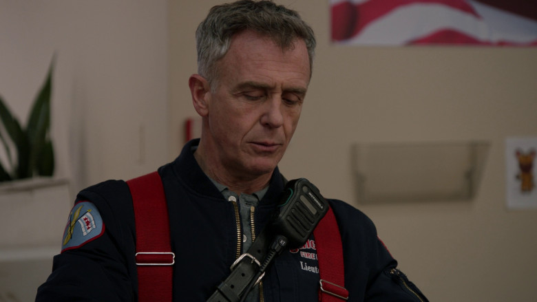 Motorola Radio in Chicago Fire S11E19 "Take a Shot at the King" (2023) - 367282