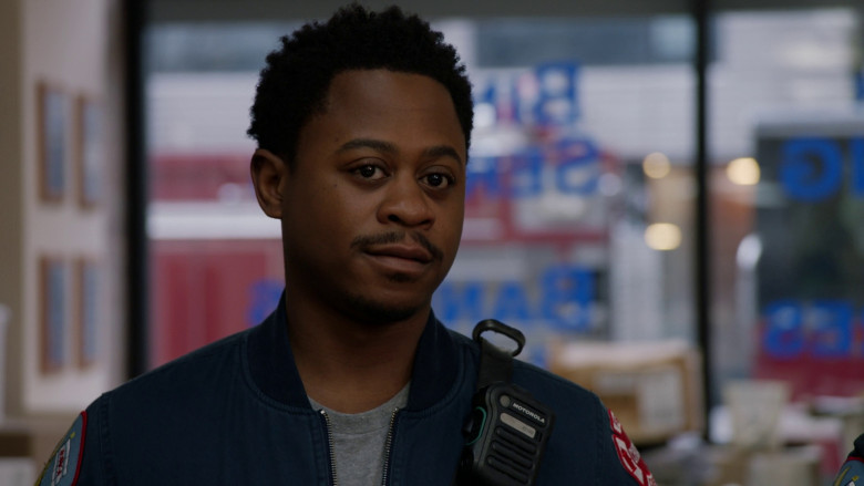 Motorola Radio in Chicago Fire S11E19 "Take a Shot at the King" (2023) - 367283