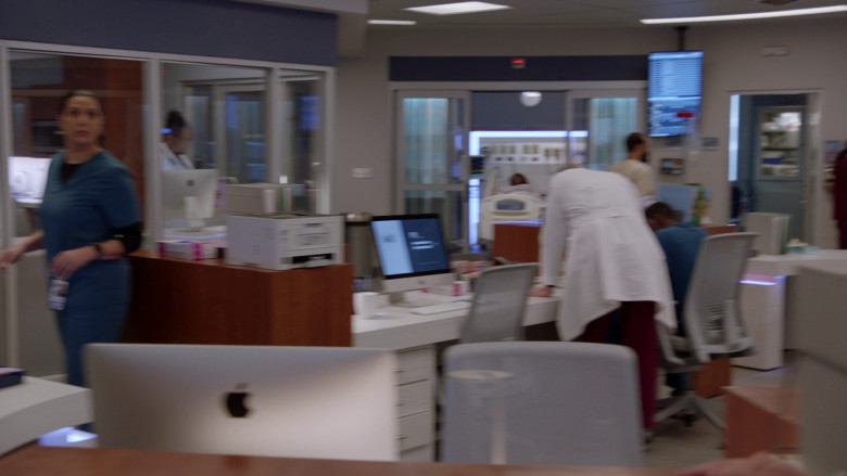 Apple iMac Computers in Chicago Fire S11E19 "Take a Shot at the King" (2023) - 367275