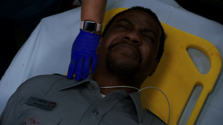 Apple Watches in Chicago Med S08E19 "Look Closely and You Might Hear the Truth" (2023) - 367303