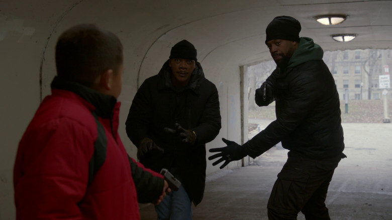 Under Armour Gloves in Chicago P.D. S10E19 "The Bleed Valve" (2023) - 367323