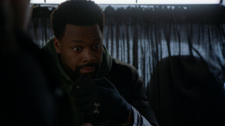 Under Armour Gloves in Chicago P.D. S10E19 "The Bleed Valve" (2023) - 367324