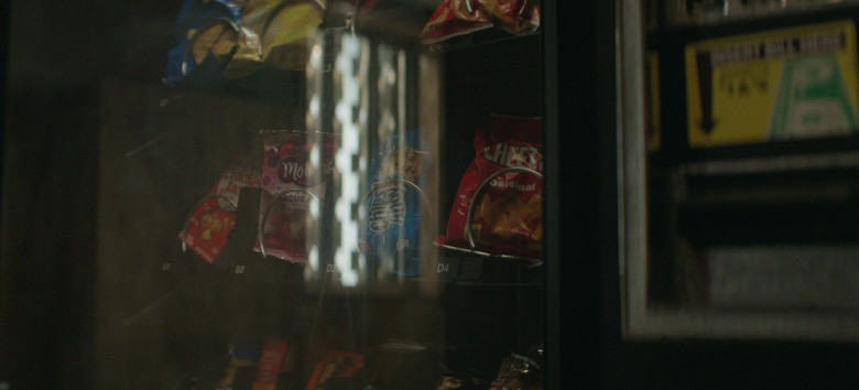 Cracker Jack, Mother's Cookies, Nabisco Chips Ahoy! and Cheez-It Original Crackers in Fatal Attraction S01E01 "Pilot" (2023) - 366353