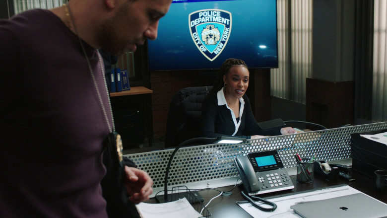 Apple MacBook Laptops in Law & Order: Special Victims Unit S24E19 "Bend the Law" (2023) - 366462