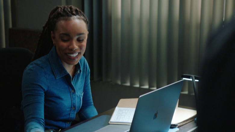 Apple MacBook Laptops in Law & Order: Special Victims Unit S24E19 "Bend the Law" (2023) - 366466
