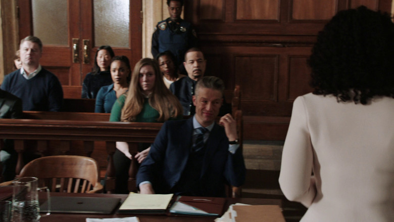 Apple MacBook Laptops in Law & Order: Special Victims Unit S24E20 "Debatable" (2023) - 368153