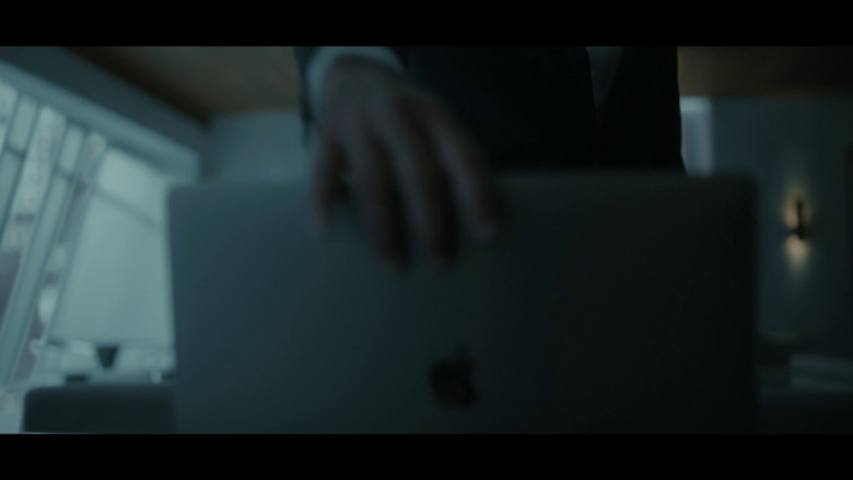 Apple MacBook Pro Laptops in Rabbit Hole S01E07 "Gilgamesh" (2023) - 366473