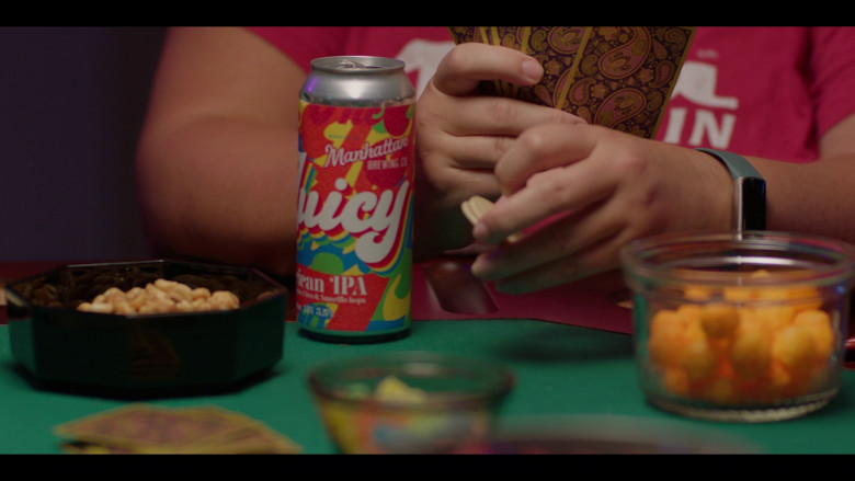 Manhattan Brewing Company The Juicy Pale Ale Can in Somebody Somewhere S02E02 "#2" (2023) - 366511