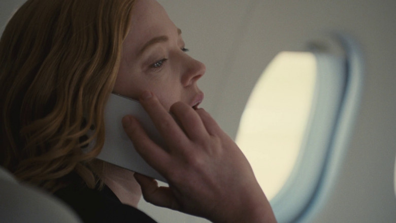 Apple iPhone Smartphone Used by Sarah Snook as Shiv in Succession S04E06 "Living+" (2023) - 366116