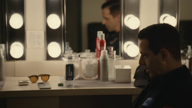 CHI Hair Products and Apple iPhone Smartphone in Succession S04E06 "Living+" (2023) - 366126