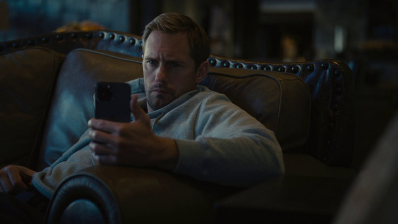 Apple iPhone Smartphone of Alexander Skarsgård as Lukas Matsson in Succession S04E06 "Living+" (2023) - 366113