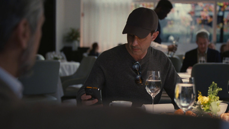 Apple iPhone Smartphone of Jeremy Strong as Kendall Roy in Succession S04E07 "Tailgate Party" (2023) - 367615