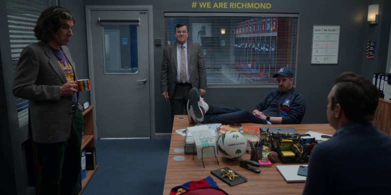 New Balance Sneakers of Brendan Hunt as Coach Beard, Apple MacBook and iPhone in Ted Lasso S03E08 "We'll Never Have Paris" (2023) - 366902