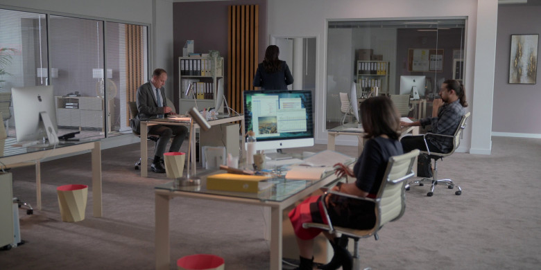 Apple iMac AIO Computers in Ted Lasso S03E08 "We'll Never Have Paris" (2023) - 366832