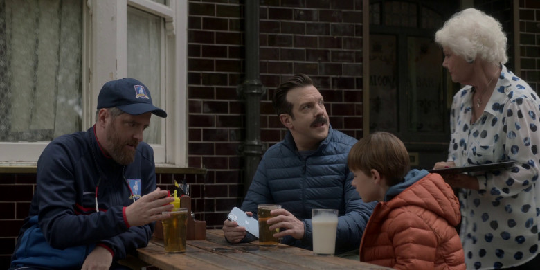 Apple iPhone Smartphone of Jason Sudeikis in Ted Lasso S03E08 "We'll Never Have Paris" (2023) - 366836