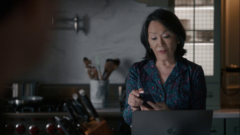 Apple iPhone and MacBook in The Company You Keep S01E09 "The Truth Shall Set You Free" (2023) - 366684