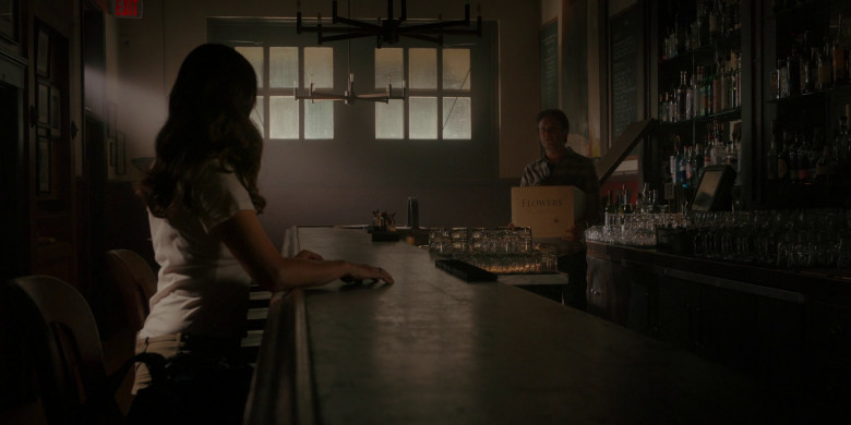 Flowers Vineyards & Winery Box in The Last Thing He Told Me S01E05 "The Never Dry" (2023) - 367487