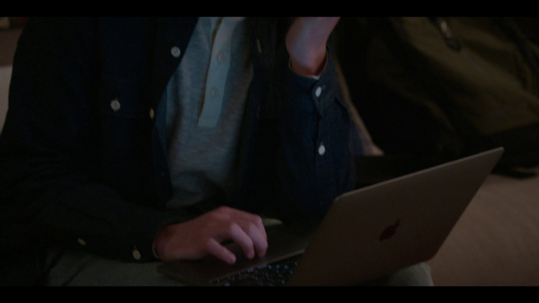 Apple MacBook Laptop in Walker S03E17 "It Writes Itself" (2023) - 367595