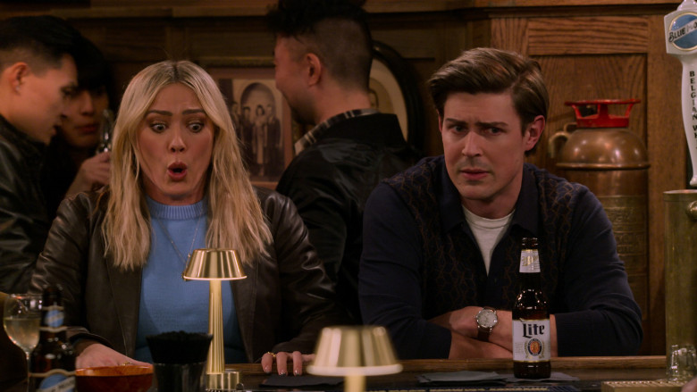 Blue Moon and Miller Lite Beer in How I Met Your Father S02E16 "The Jersey Connection" (2023) - 379890