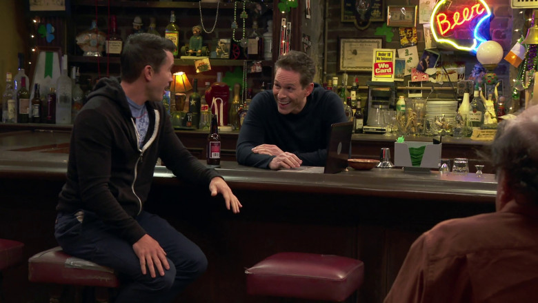 Maker's Mark Kentucky Straight Bourbon Whisky and BACARDÍ Rum in It's Always Sunny in Philadelphia S16E01 "The Gang Inflates" (2023) - 377748