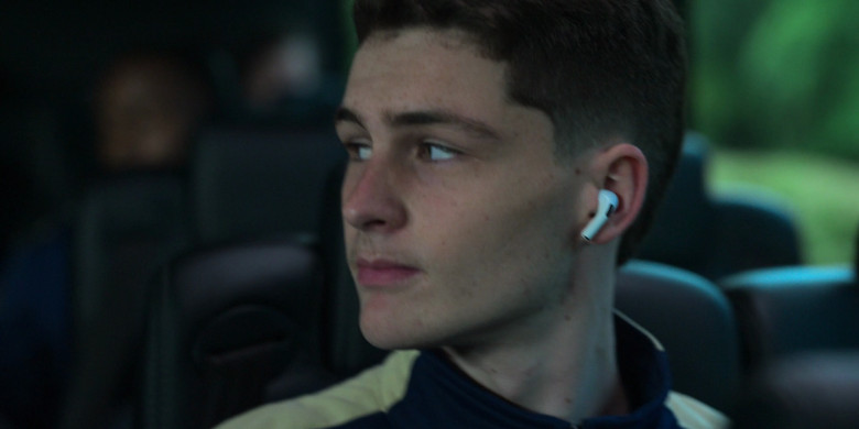 Apple AirPods Earphones in Swagger S02E01 "The World Ain't Ready" (2023) - 381193