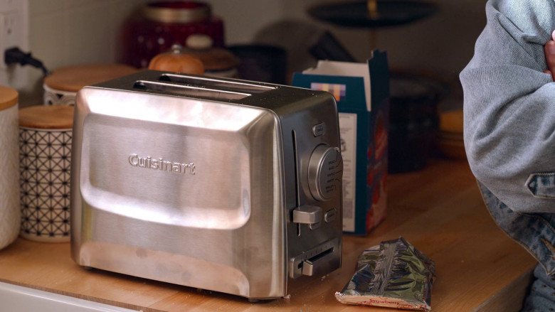 Cuisinart Toaster in Never Have I Ever S04E06 "...had my dream stolen" (2023) - 377623