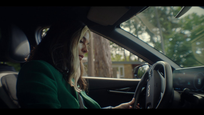 KIA EV6 Car in Black Mirror S06E01 "Joan Is Awful" (2023) - 379033