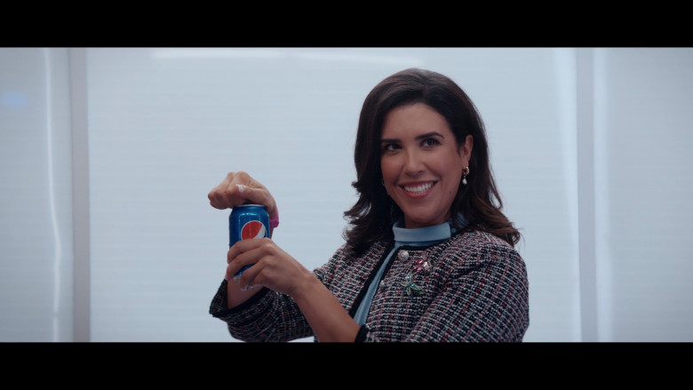 Pepsi Soda in Glamorous S01E02 "Secret Location" (2023) - 380425