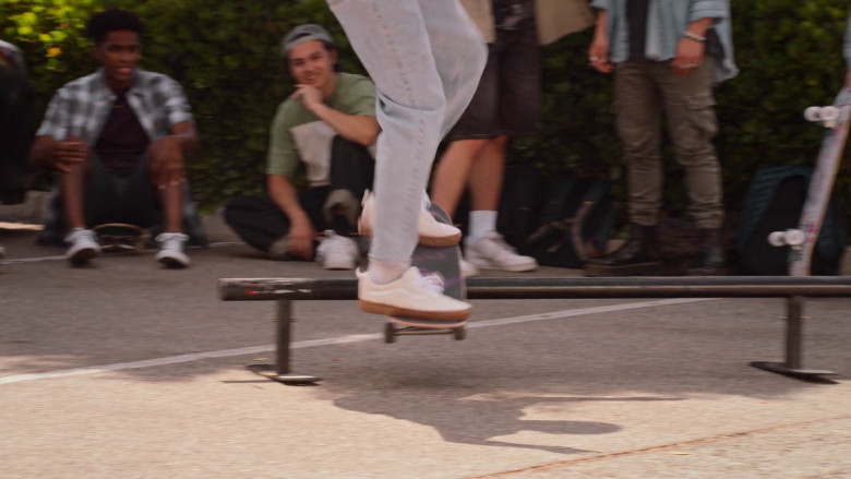 Vans Shoes of Michael Cimino as Ethan in Never Have I Ever S04E03 "...liked a bad boy" (2023) - 377539