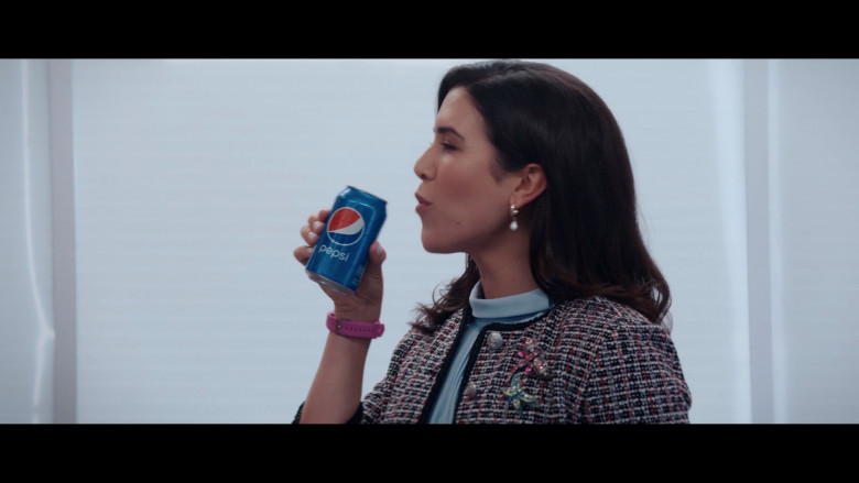 Pepsi Soda in Glamorous S01E02 "Secret Location" (2023) - 380427