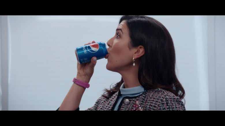 Pepsi Soda in Glamorous S01E02 "Secret Location" (2023) - 380428