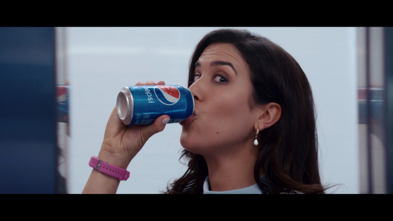 Pepsi Soda in Glamorous S01E02 "Secret Location" (2023) - 380429