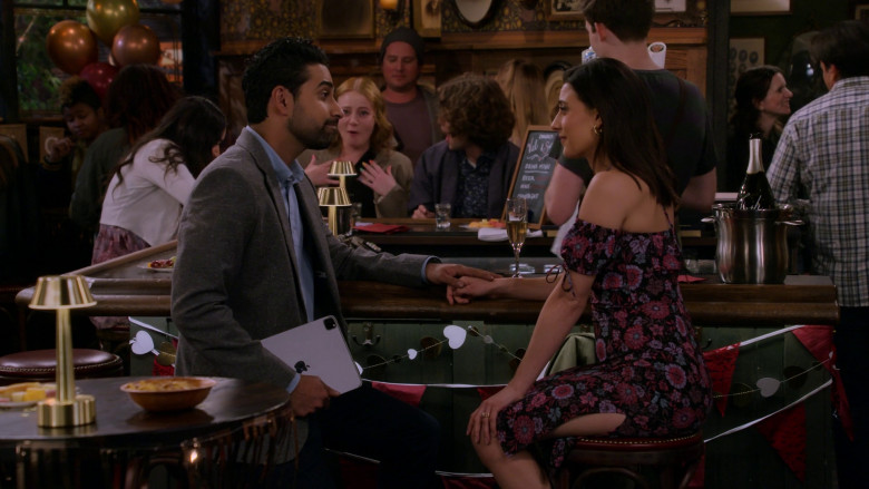 Apple iPad Tablet of Suraj Sharma as Sid in How I Met Your Father S02E14 "Disengagement Party" (2023) - 376842