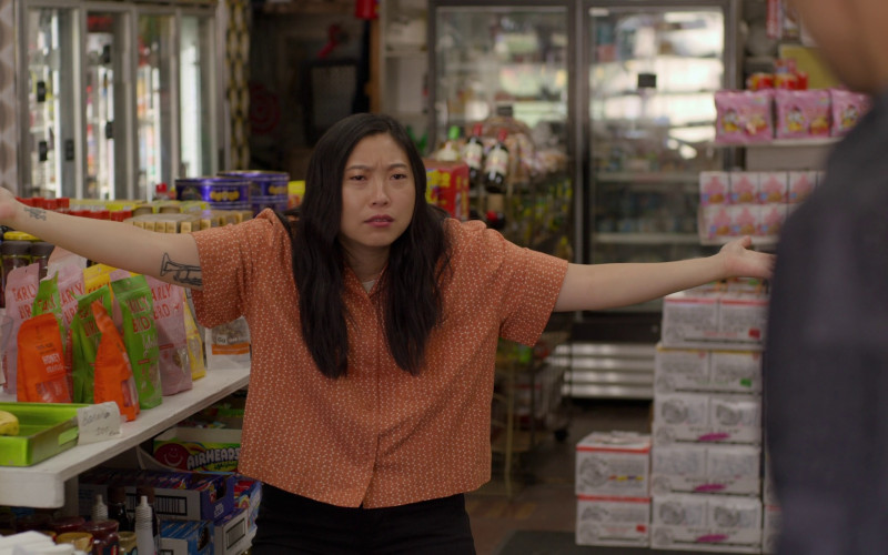 #1105 – Awkwafina Is Nora From Queens Season 3, Episode 7 (Timecode – H00M18S24)