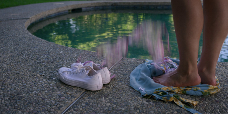 Converse White Shoes of Emeraude Toubia as Lily Diaz in With Love S02E03 "Lily's Double Quinceañera" (2023) - 376066