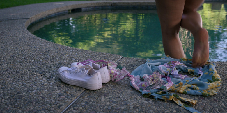 Converse White Shoes of Emeraude Toubia as Lily Diaz in With Love S02E03 "Lily's Double Quinceañera" (2023) - 376067