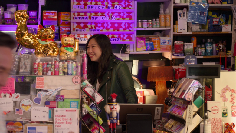 Square POS, DayQuil, Motrin, Tylenol, Pepto-Bismol, Gillette, Listerine, Tums in Awkwafina Is Nora From Queens S03E07 "Nora is Awkwafina from Queens" (2023) - 378157