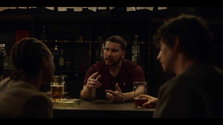 Jameson Irish Whiskey and BACARDÍ Rum in Black Mirror S06E02 "Loch Henry" (2023) - 379077