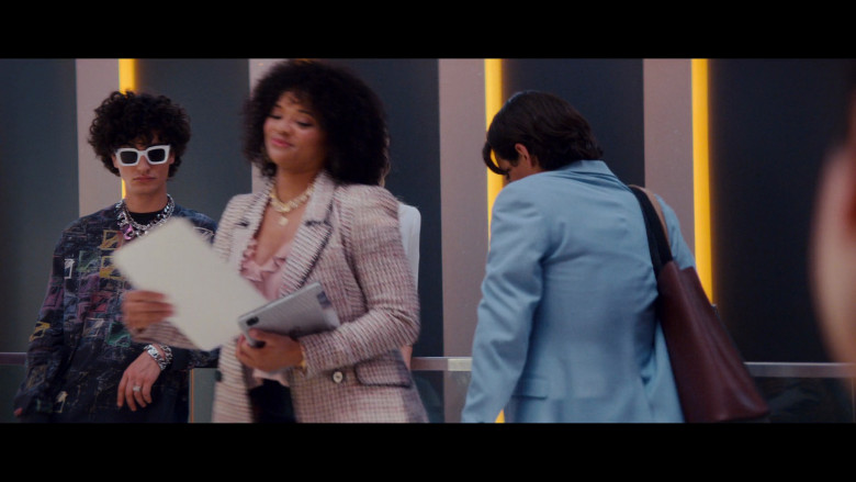 Apple iPad Tablets in Glamorous S01E01 "RSVP Now!" (2023) - 380355